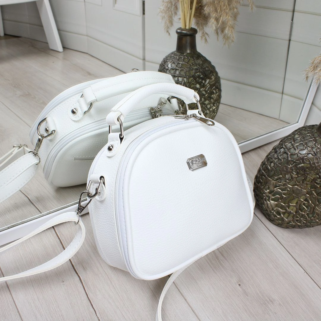 Жіноча сумка  біла з екошкіри, маленька міська через плече